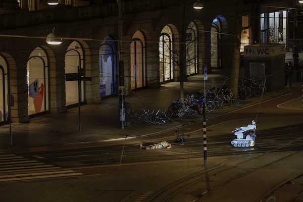 Hostage taker on ground after police intervention